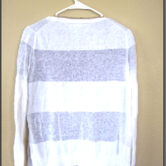 Med. Wht Gap Cardigan - Picture 5 of 5